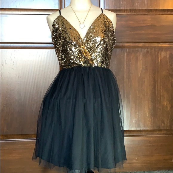 Cocktail Dress NWOT Size M (Possibly fit a S/M/L) - Picture 2 of 11